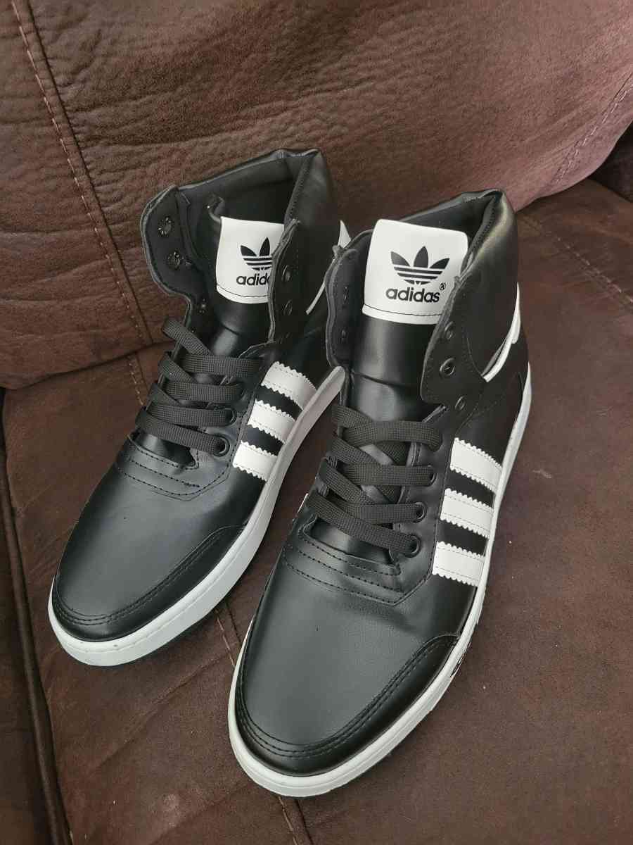 mens sneakers size 42