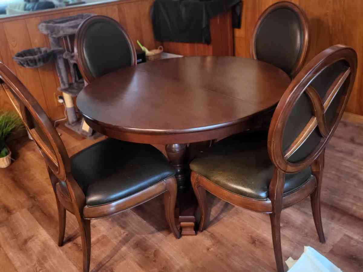 Temple Stuart Dining Room Table