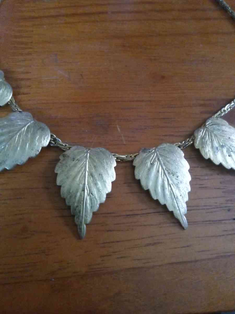 70s chocker type necklace