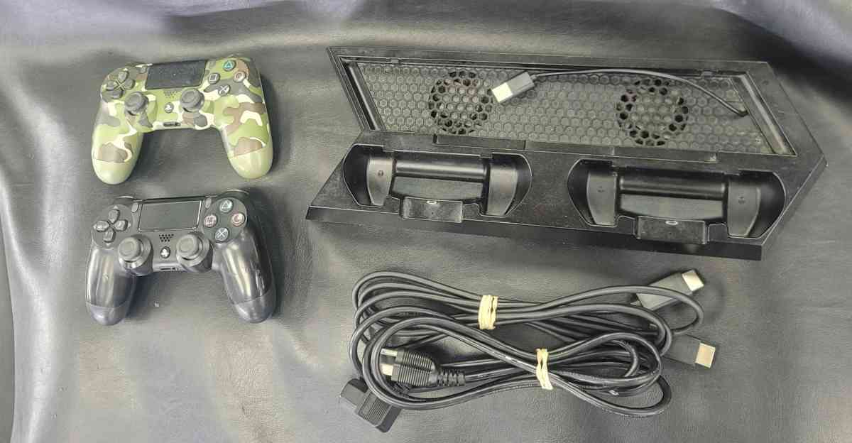 Playstation 4 Pro PS4 1TB W Cable  Two Controller Set