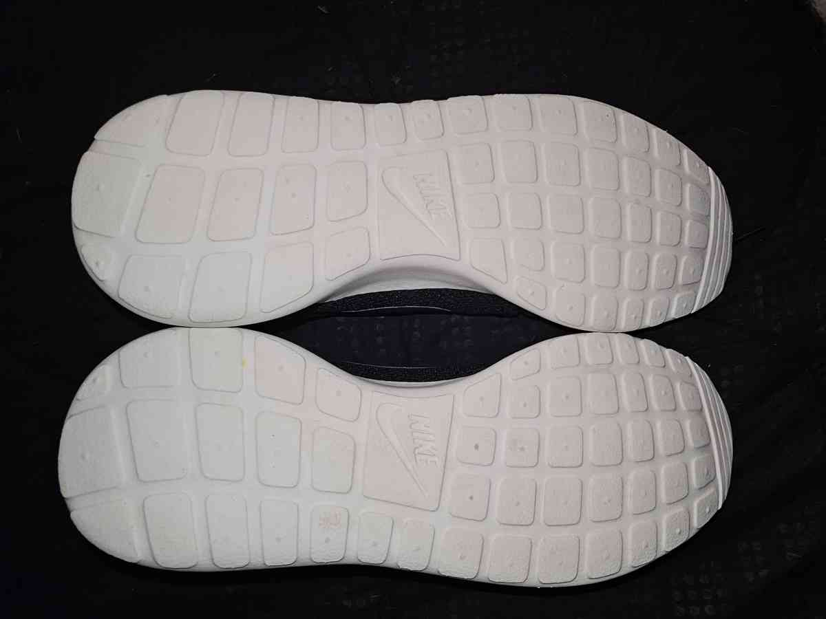 Nike Rosche Size 10 And A Half