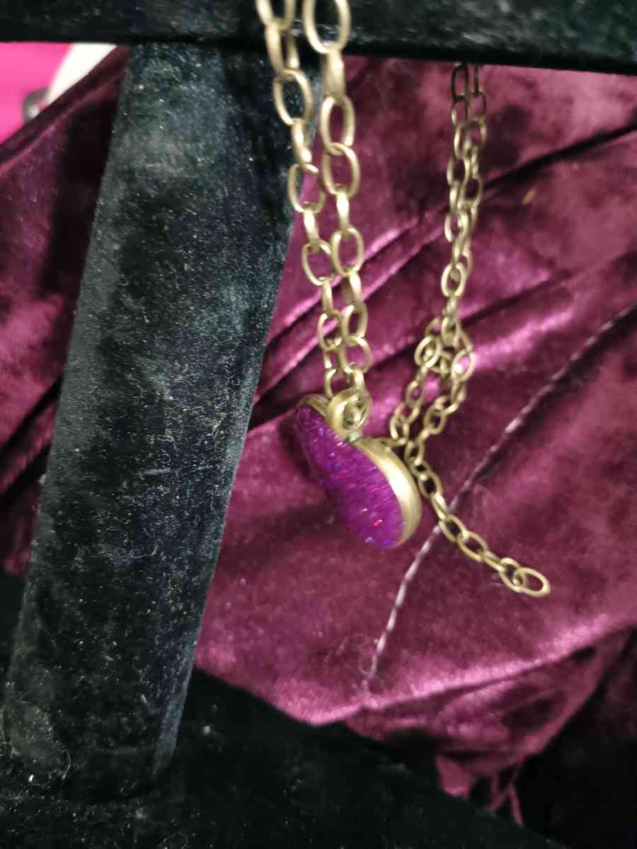 Resin filled hear shaped neckless