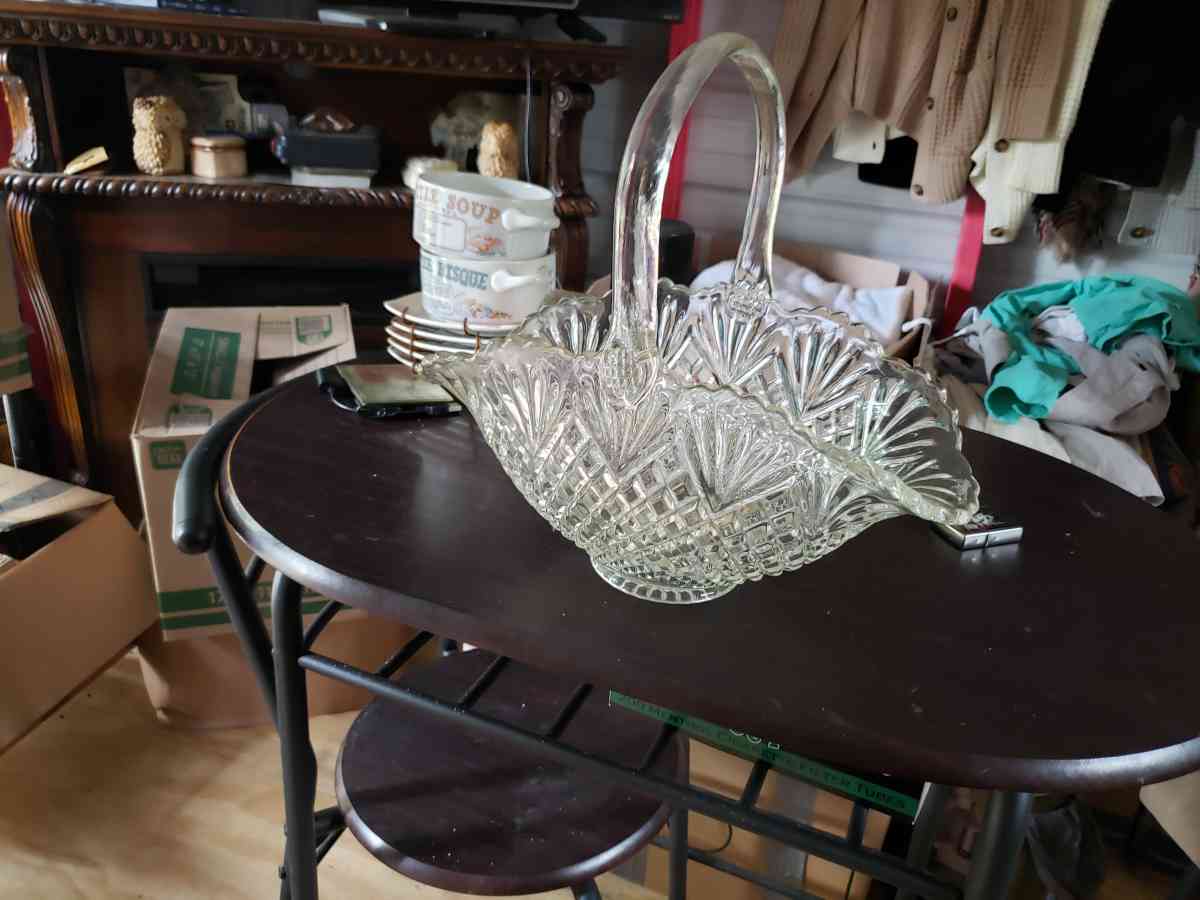 beautiful diamond cut heavy glass table top center piece