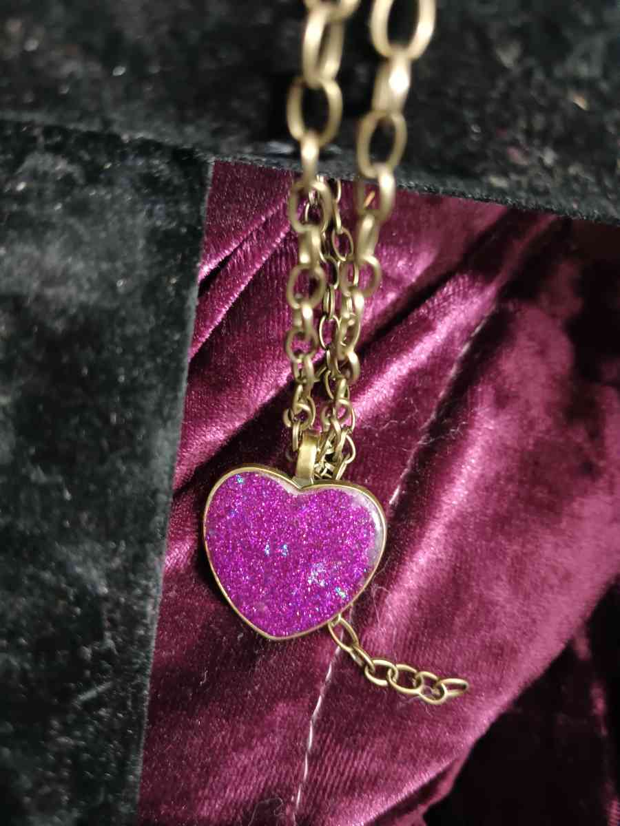 Resin filled hear shaped neckless