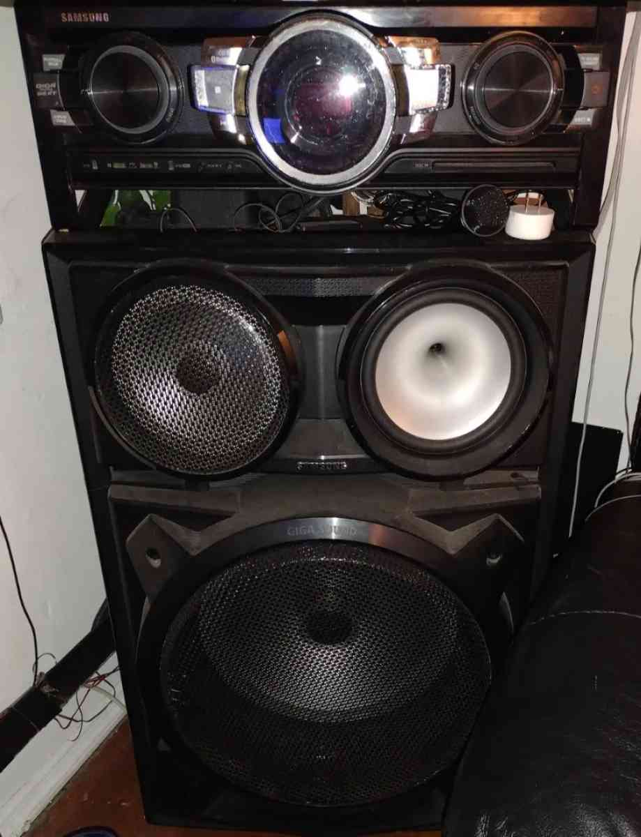 Samsung giga home theater  sound system  heavy duty  play Cd