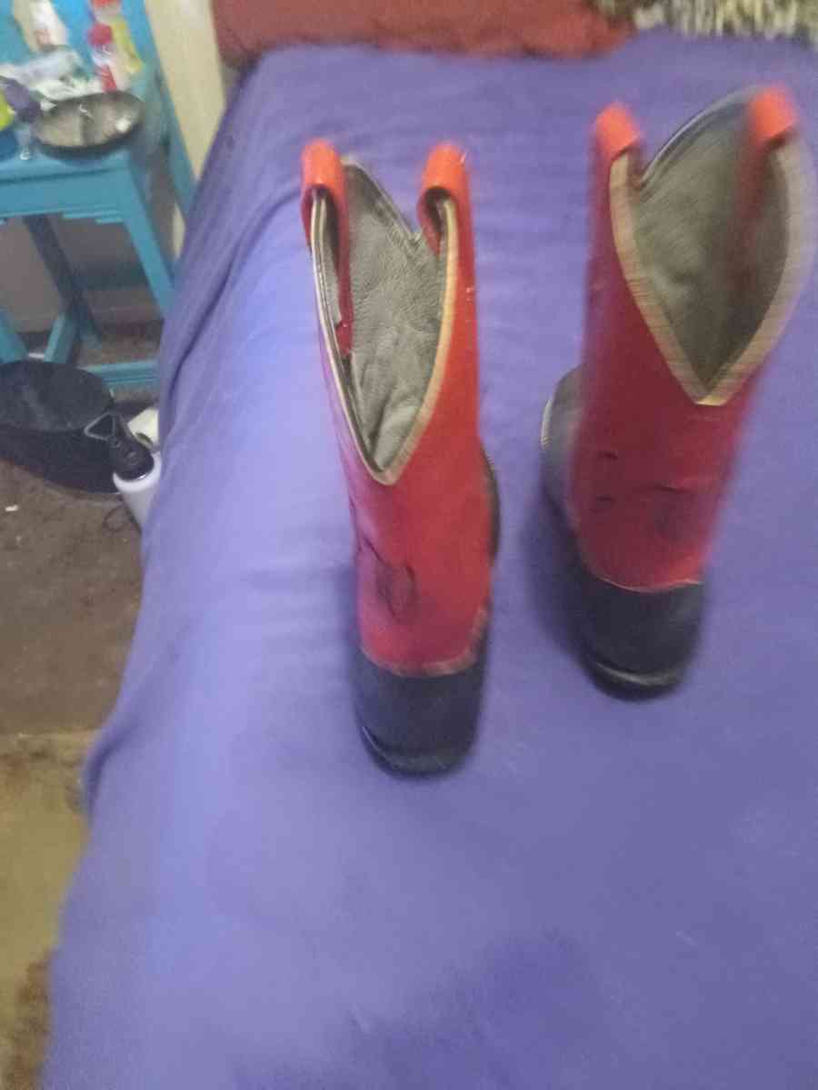 Custom made black and red mens size 11 bull hide