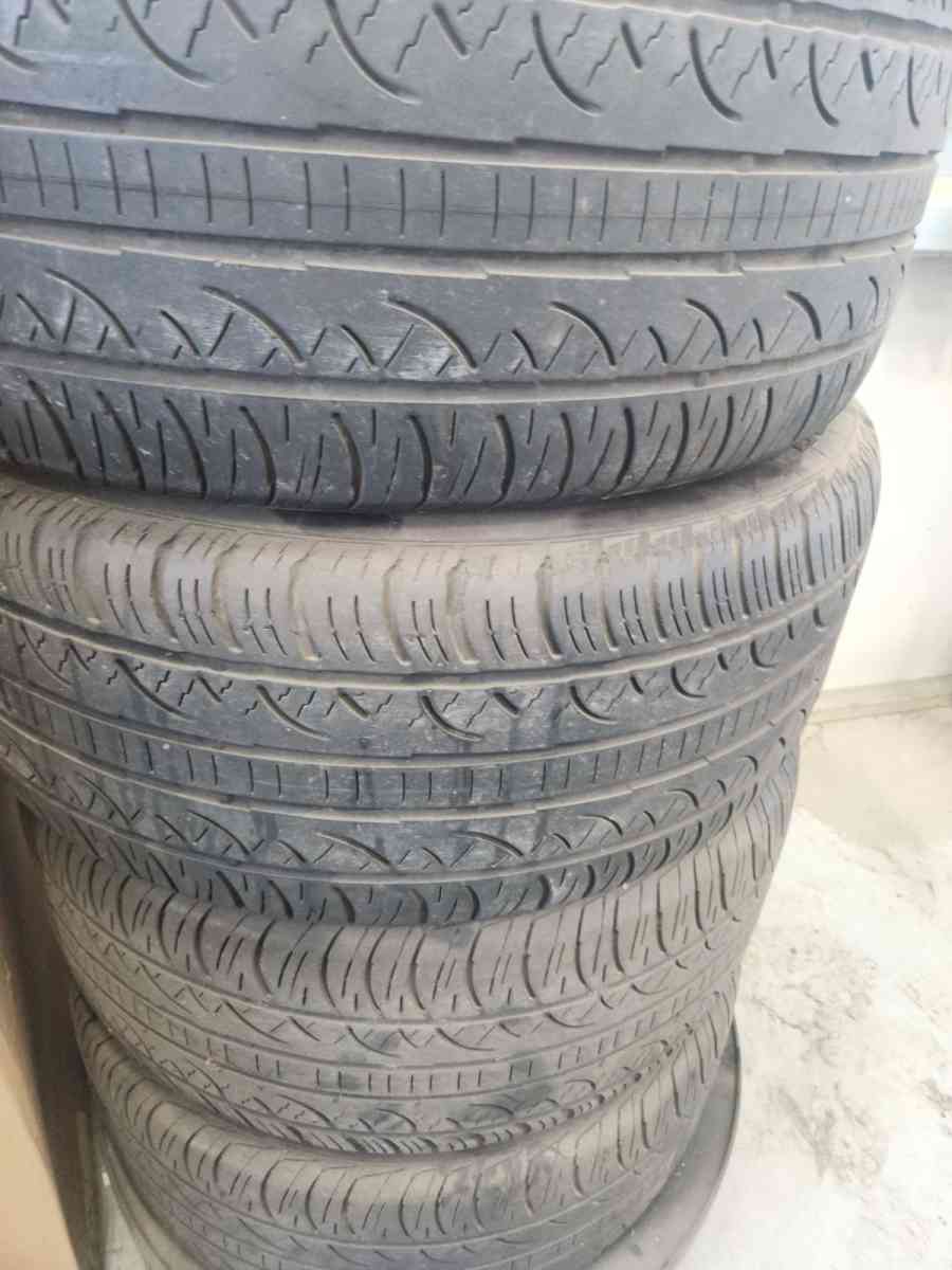 CHROME CHRYSLER 300 WHEELS AND TIRES