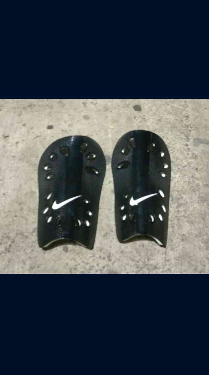 Nike Hypervenom Phantom Soccer Shoes with Shin Guards