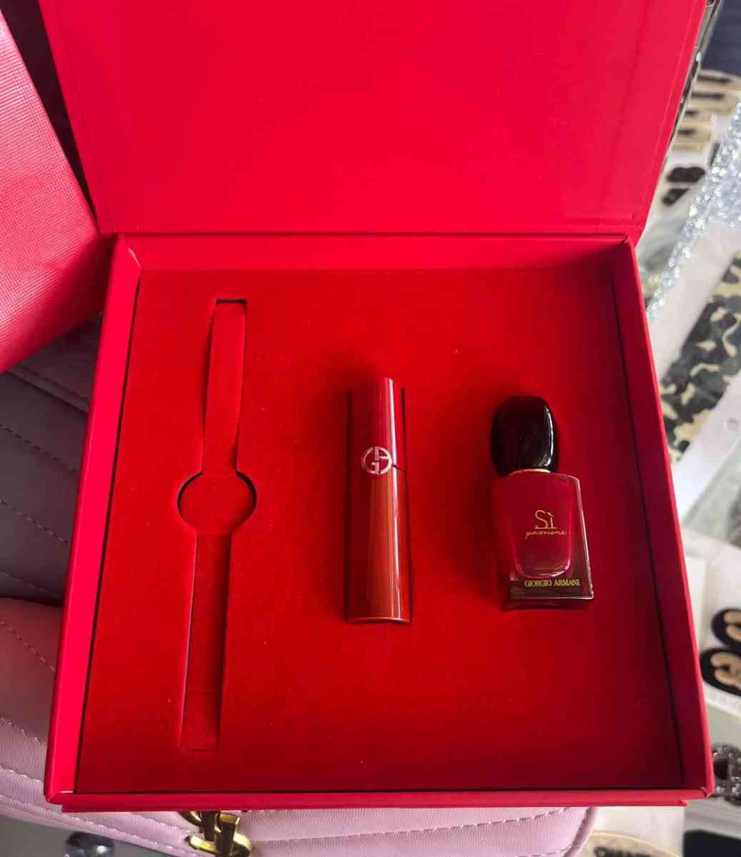 sale  giorgio armani lipgloss 405 and Si perfume gift set wi