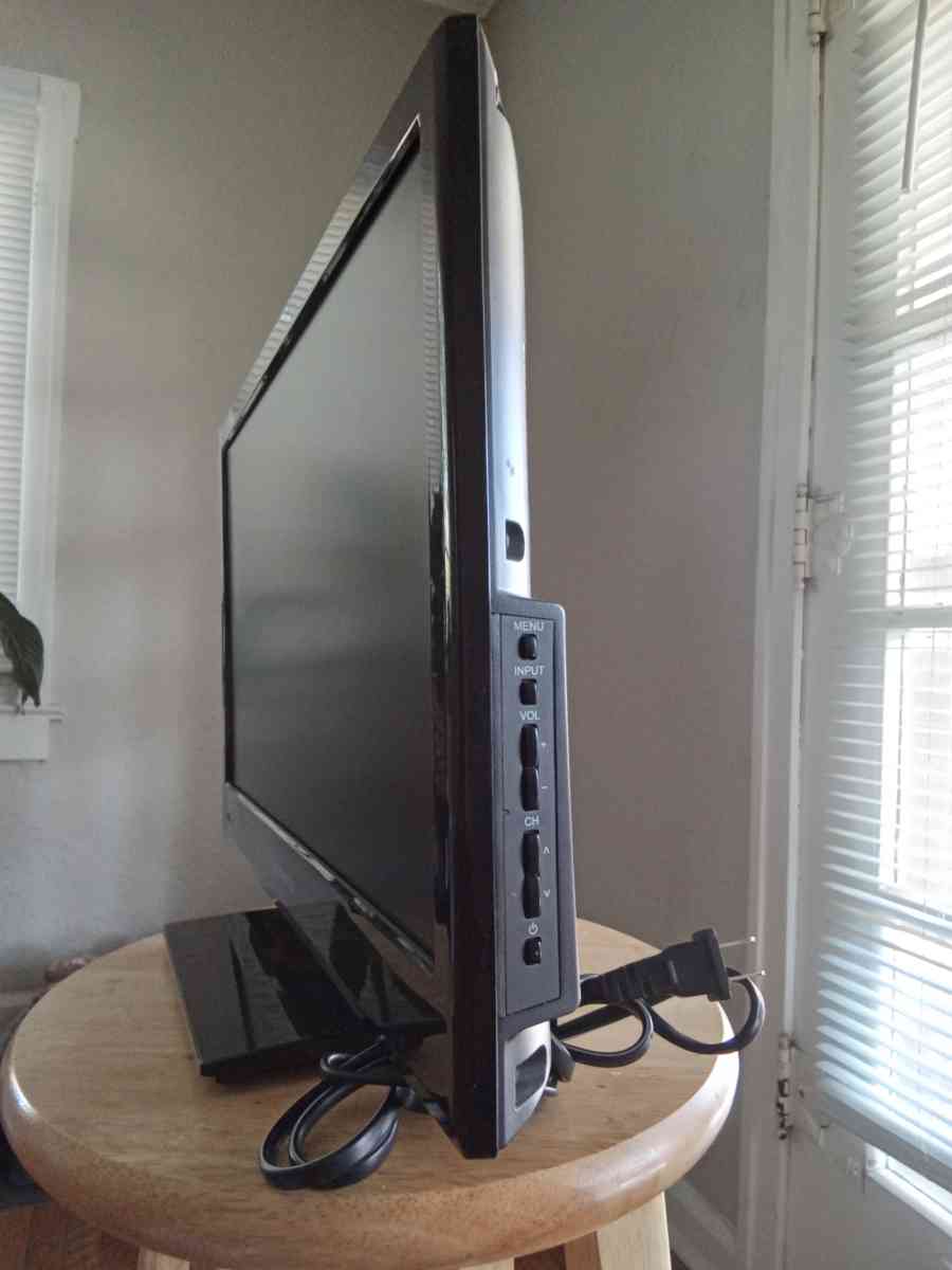 18 inch Dynex TV w FREE HDMI cable w FREE headphones