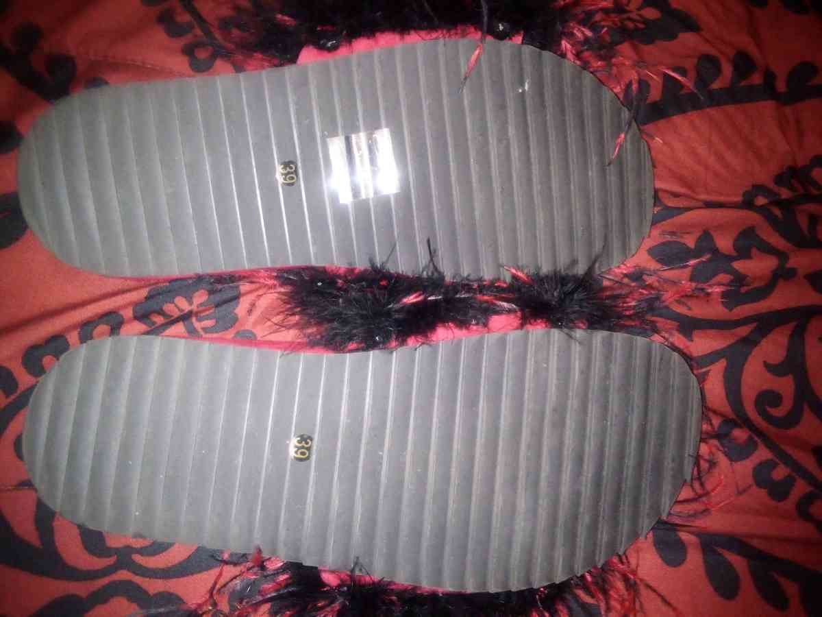 Shelly London  red and black feathers shoes sz 8