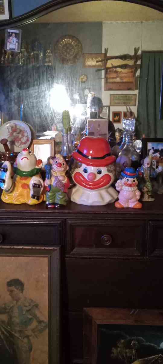 5 clown figurines 2 banks vintage
