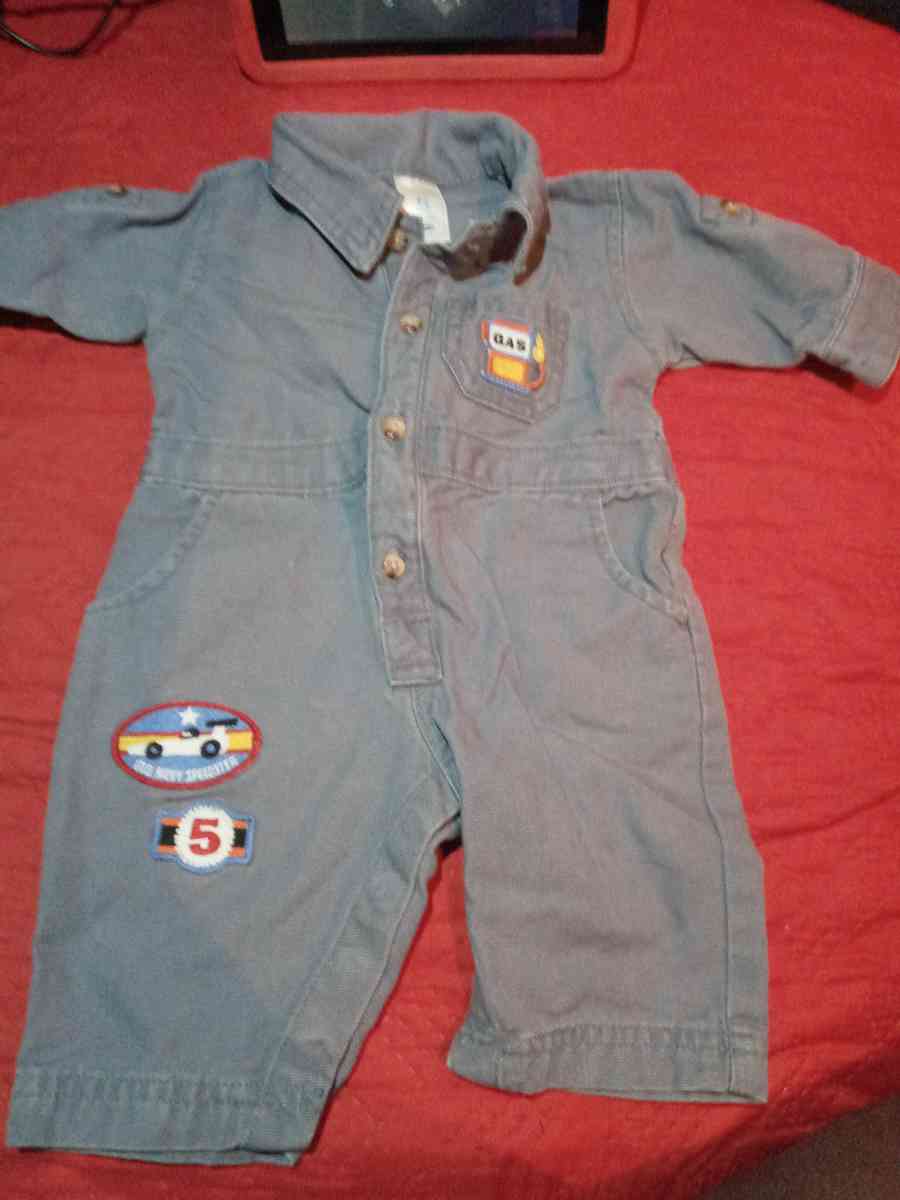 Old Navy baby infant 0 to 3 mo old unisex