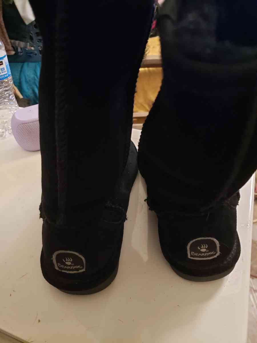 BEARPAW SIZE 8 BRAND NEW