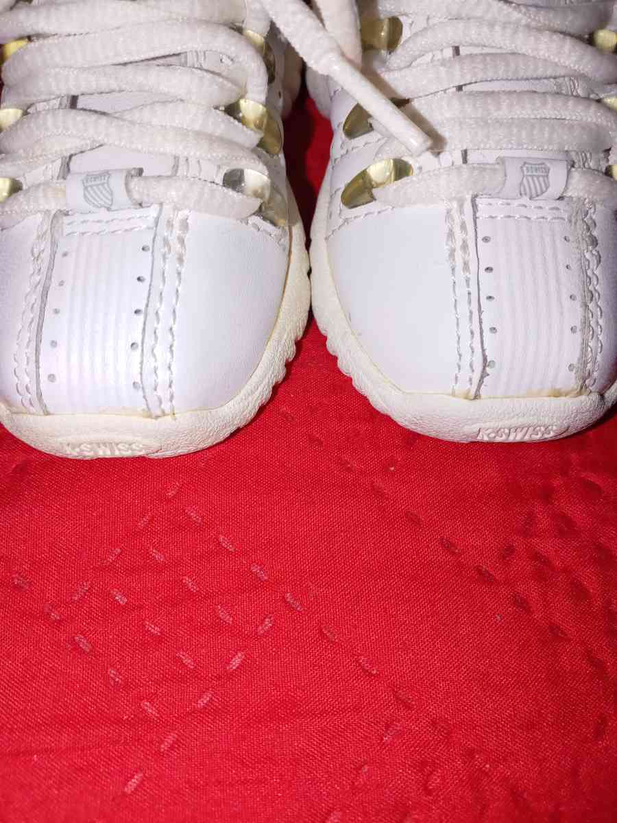 case with shoes for baby infant size 2