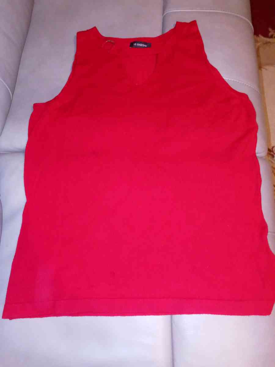 womans red extra large blouse