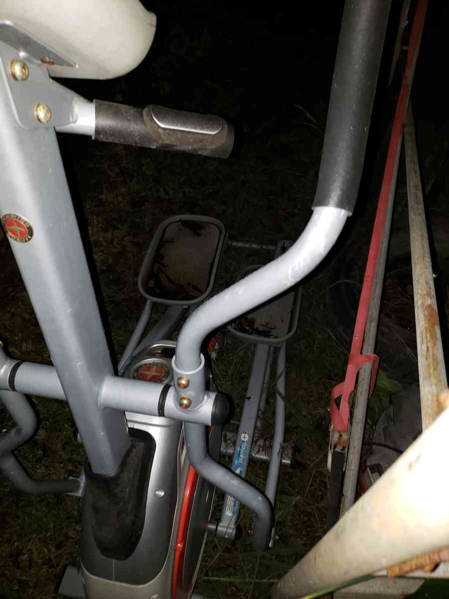 2012 Schwinn 420 Elliptical Trainer w Fan