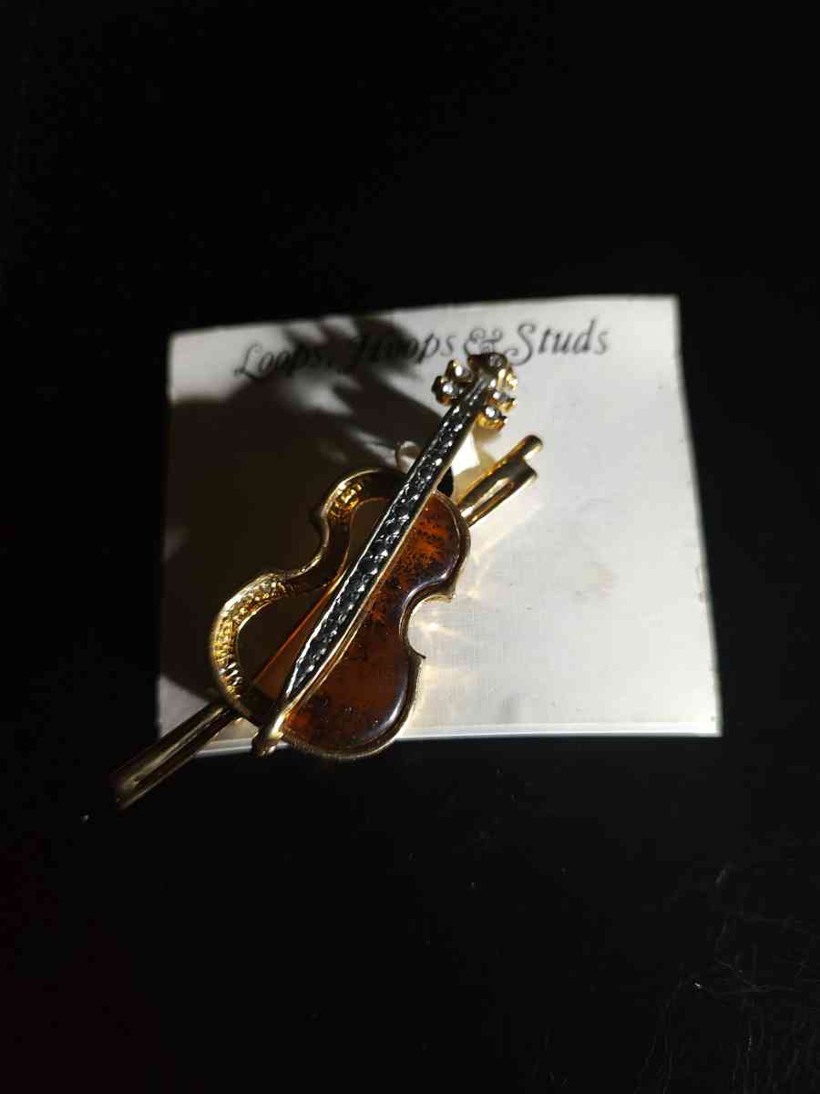 Violin Brooch