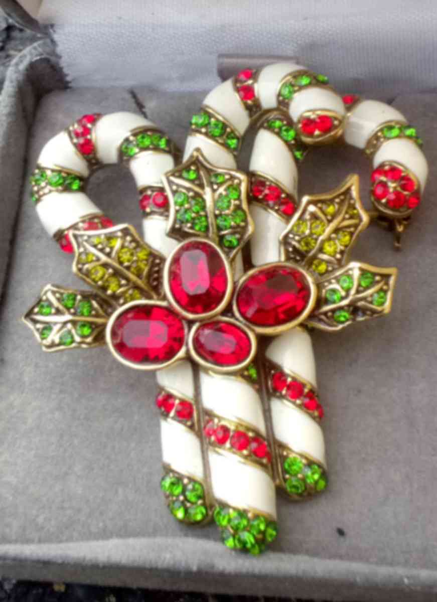 HEIDI DAUS peppermint pretty broche