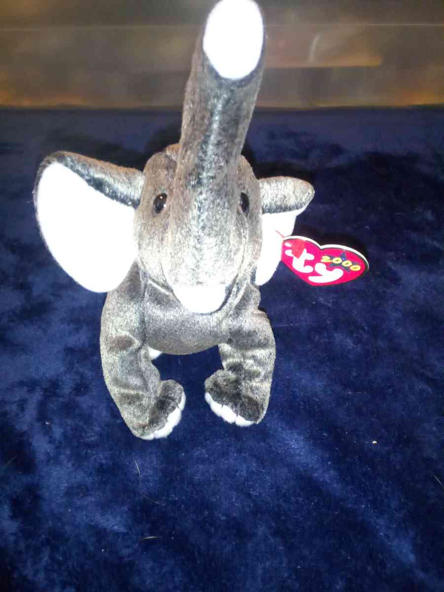 2000 Ty beanie babies Trumpet mint selling collection off