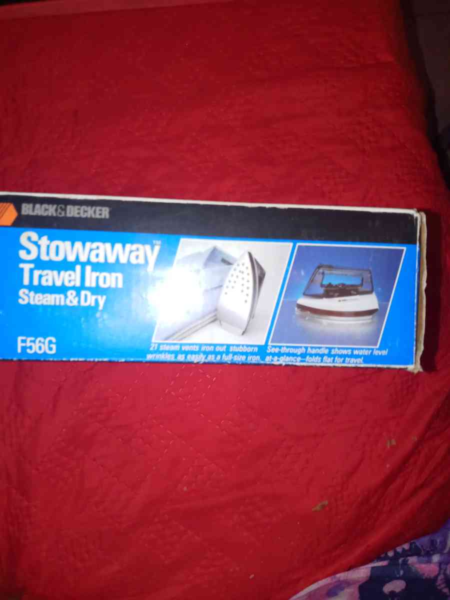 vintage 1988 Black and Decker travel iron