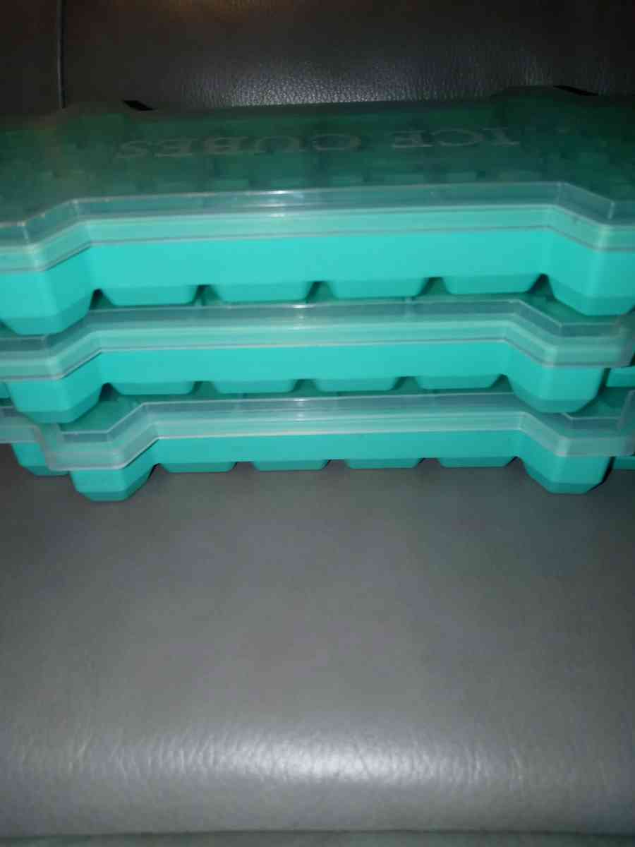 three honeycomb ice Cube mold trays with lids to regular ice