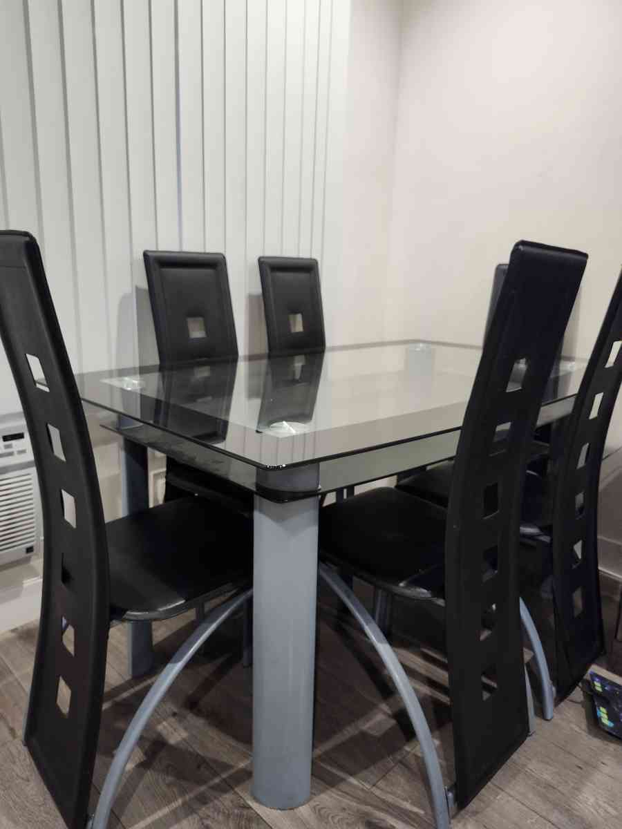 blacksilver glass dinner table