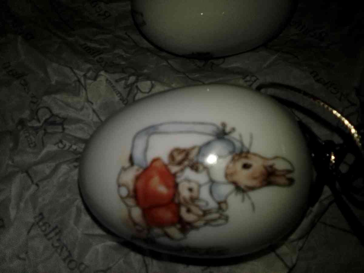 VINTAGE REUTTER BEATRIX POTTER MRS RABBIT PORCELAIN EGG ORNA