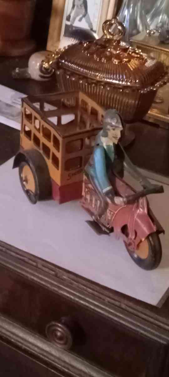 1938 or 39 marxx wind up speed boy delivery