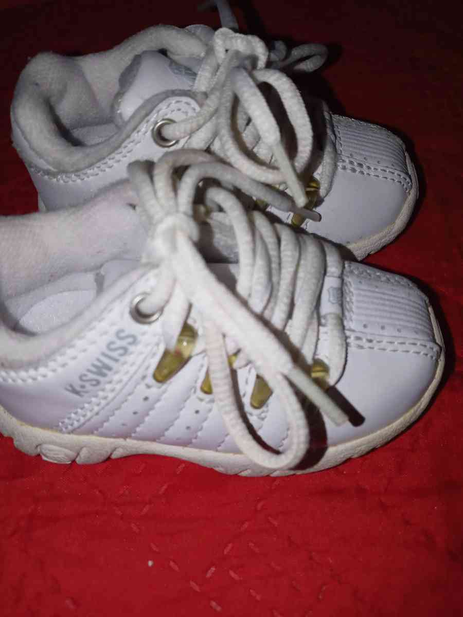 case with shoes for baby infant size 2