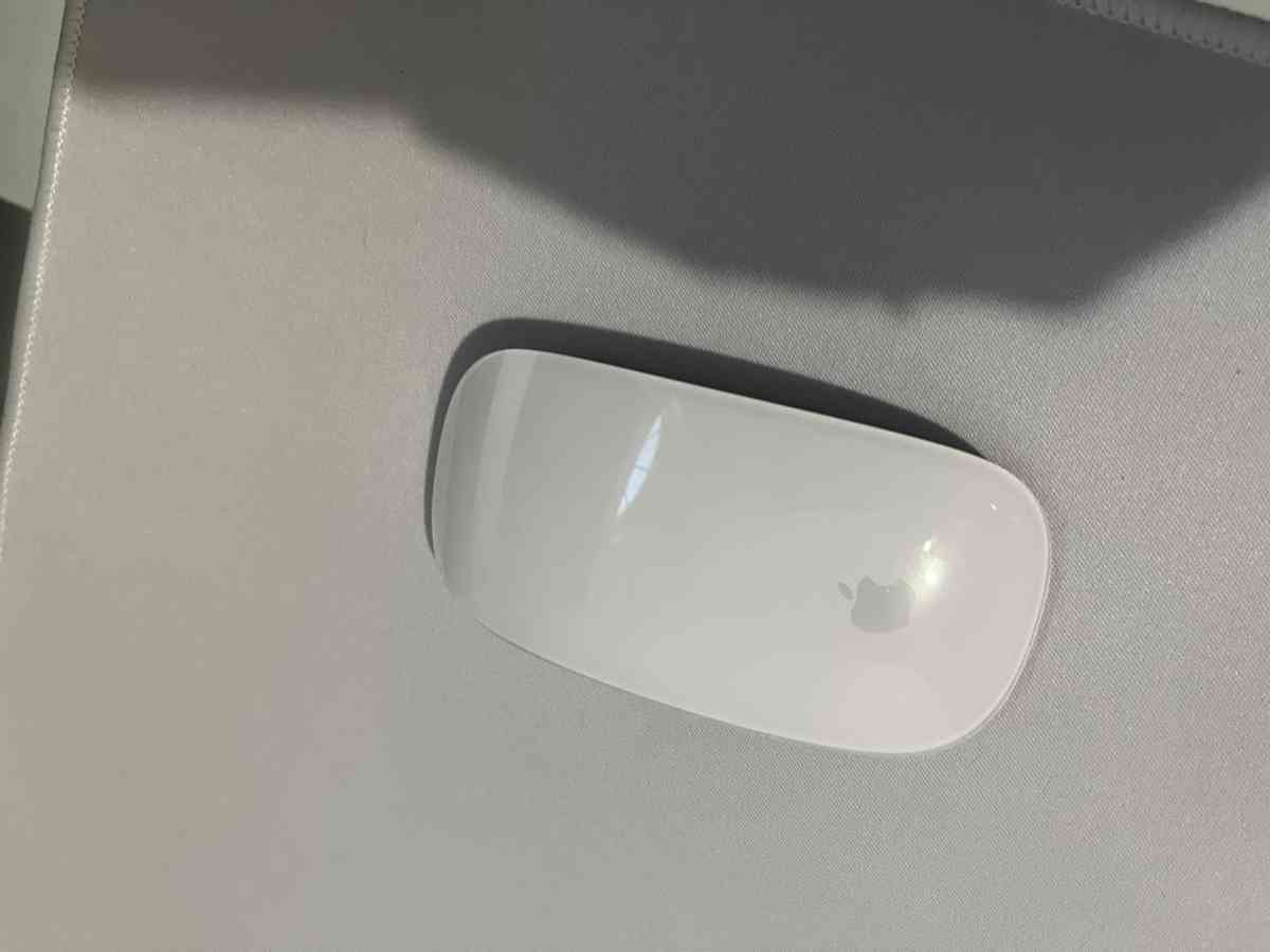 Apple iMac Desktop Compute sonoma 4K with mouse and keyboard