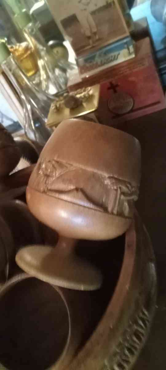 vintage wooden bowl with 8 cups