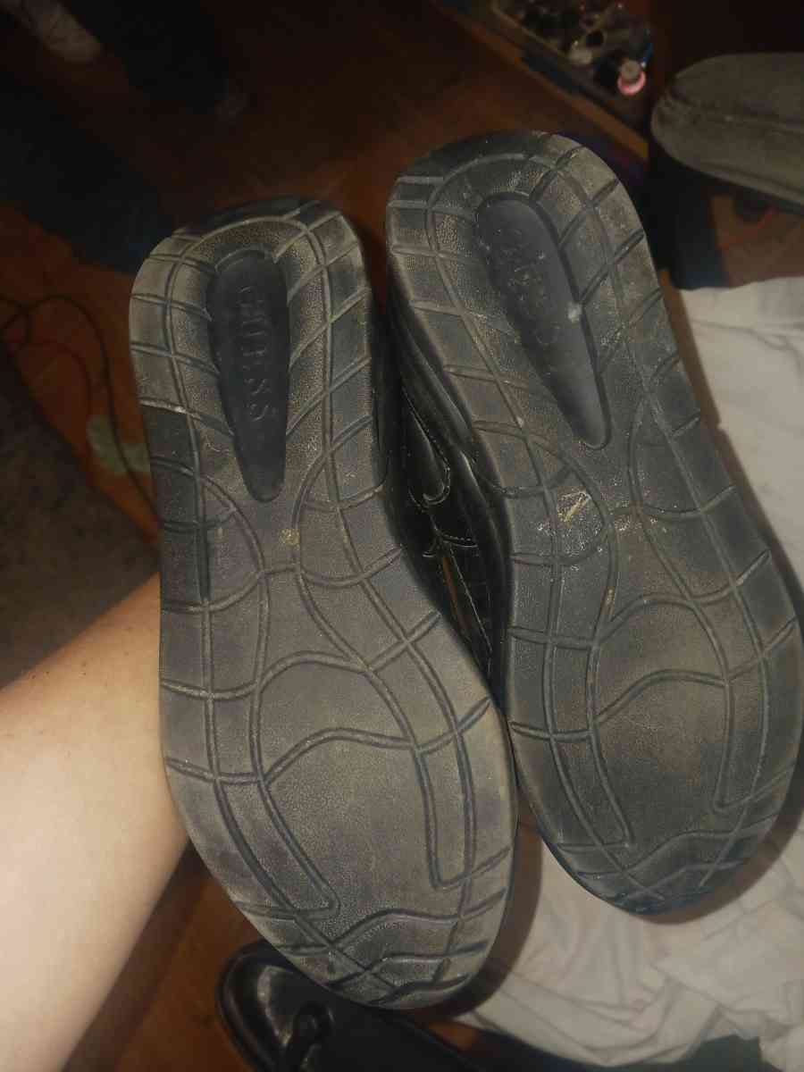 Guess Shoes sz 7 for children boys