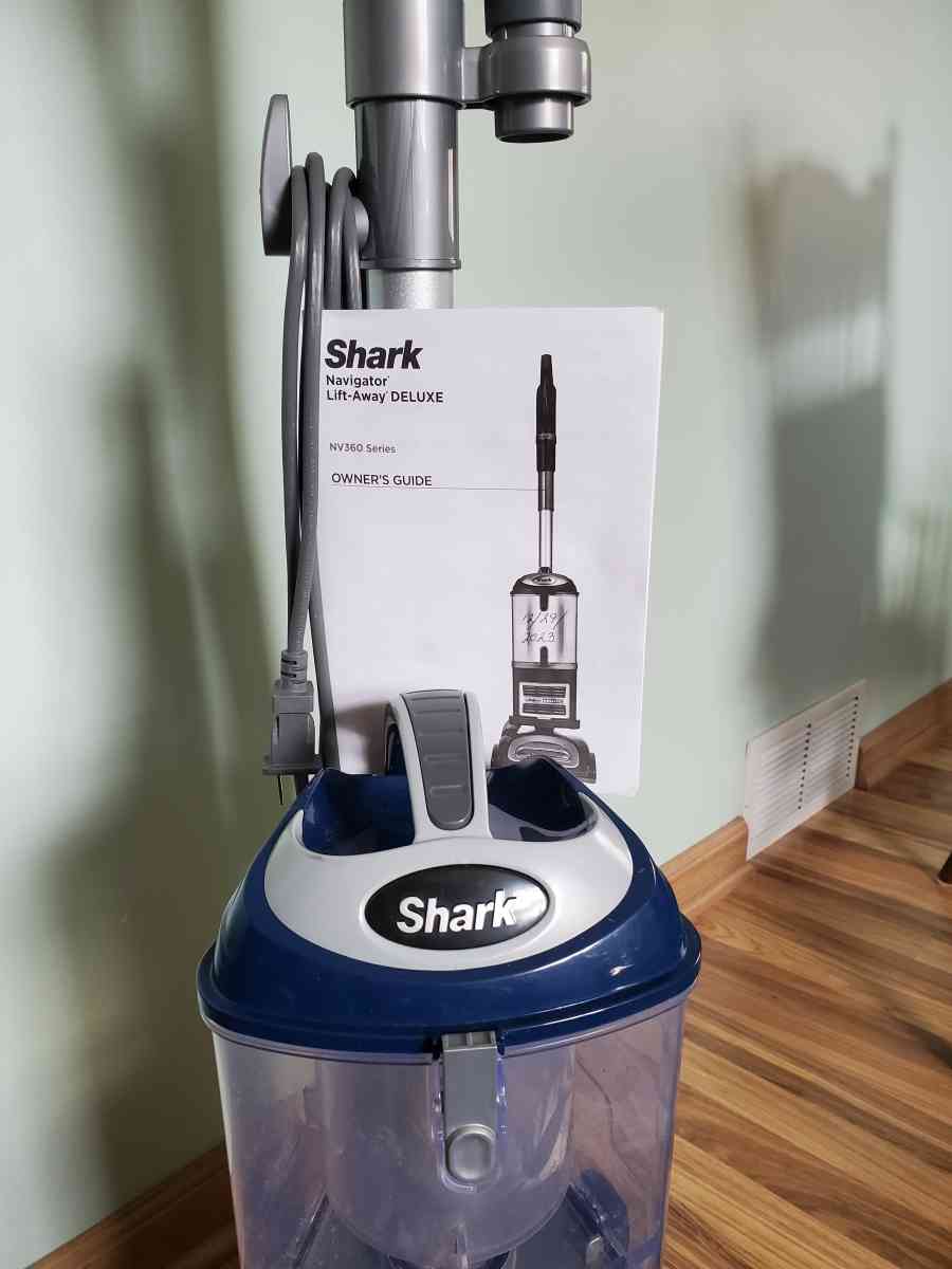 New Shark Navigator Deluxe Vacuum