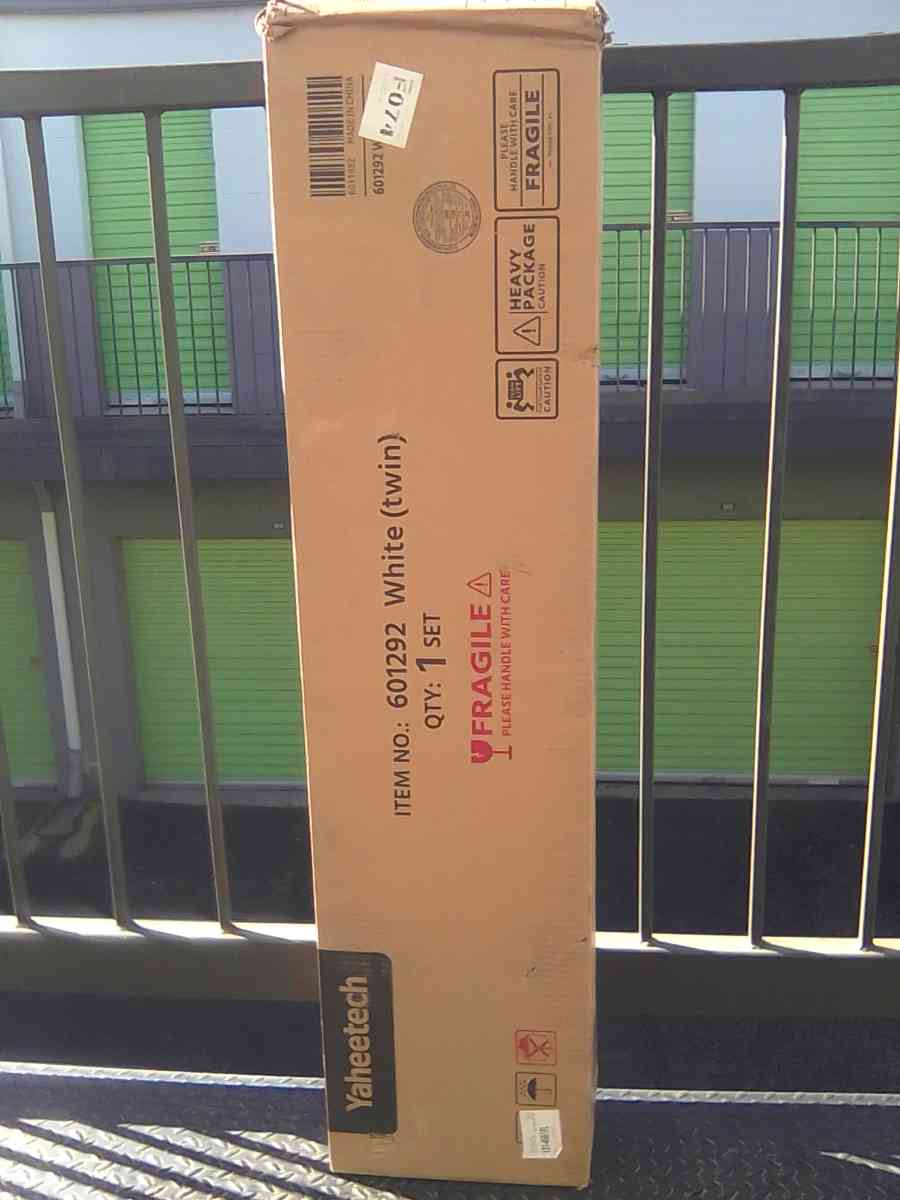 yaheetech twin size metal bed frame