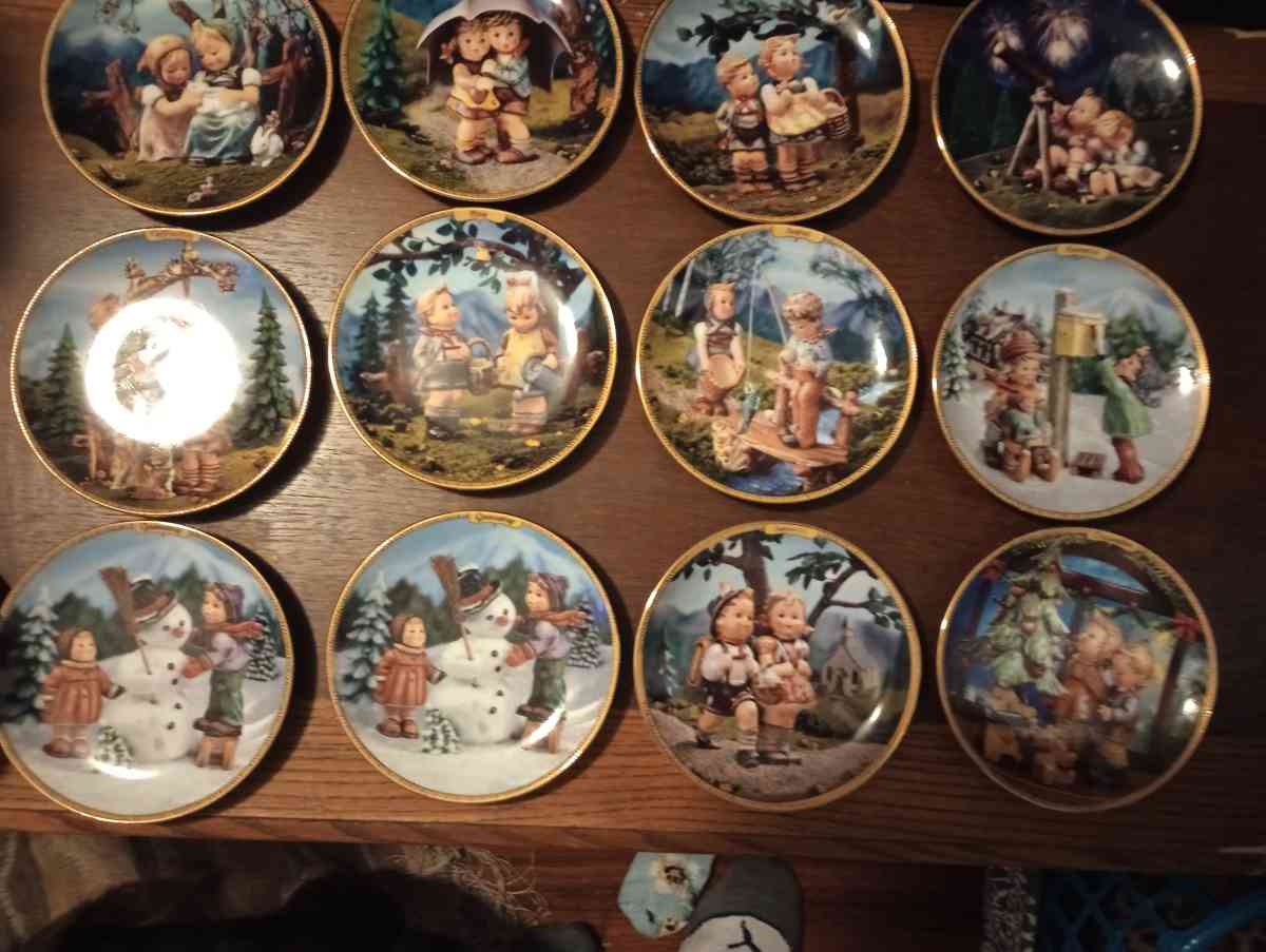 CHRISTMAS PLATES