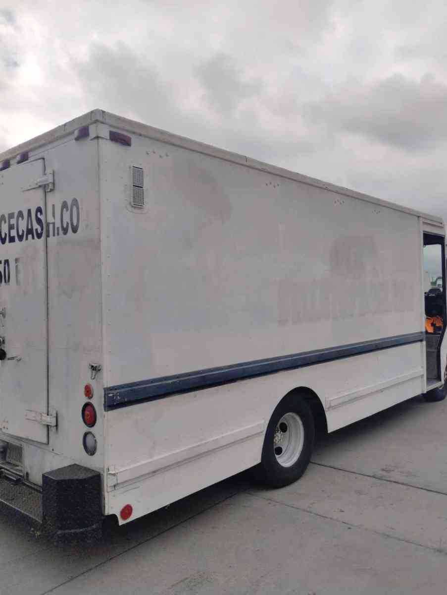 1987 GMC 18 feet long stepvan