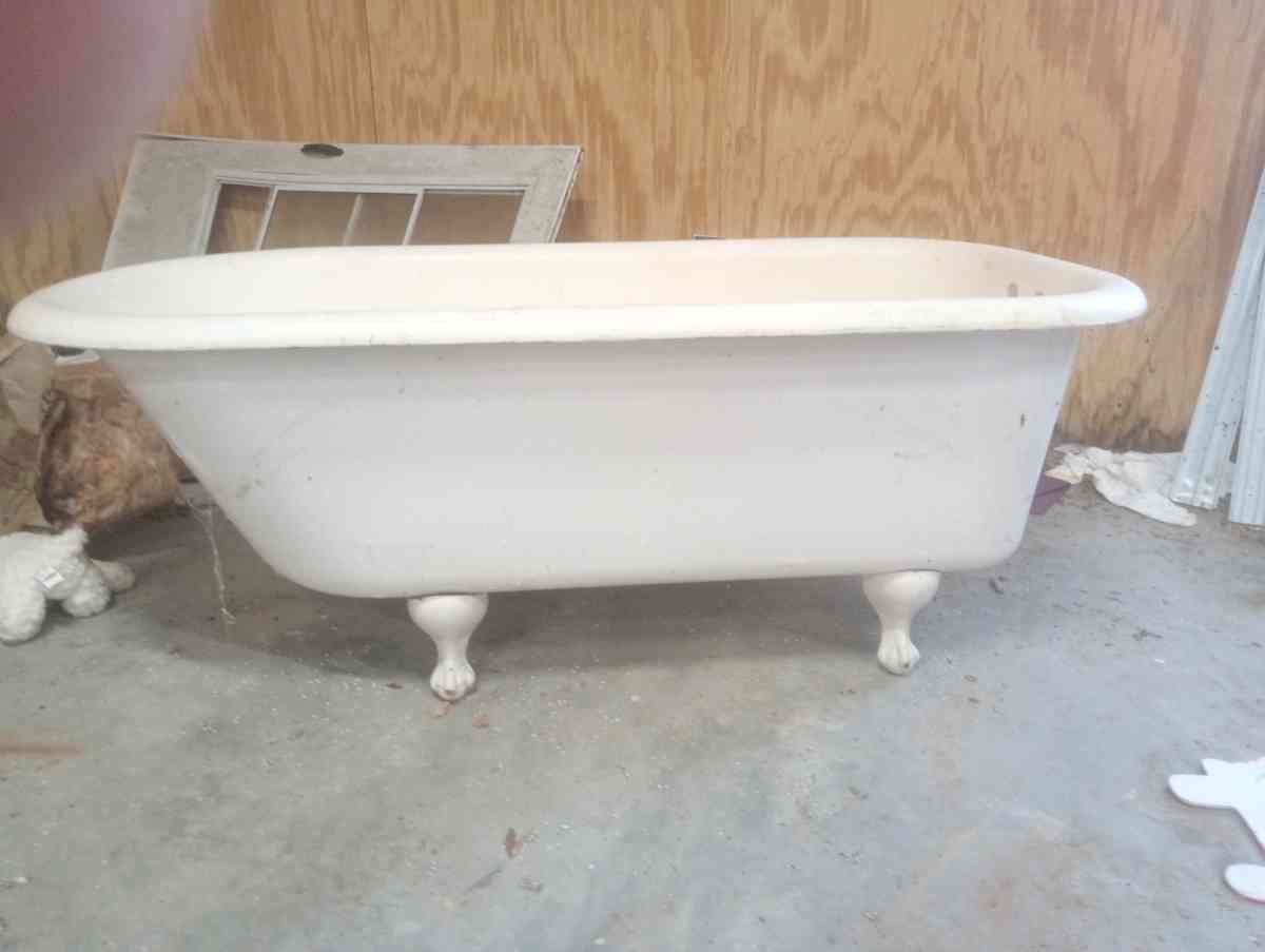 old claw foot tub in perfect condition very deep tub