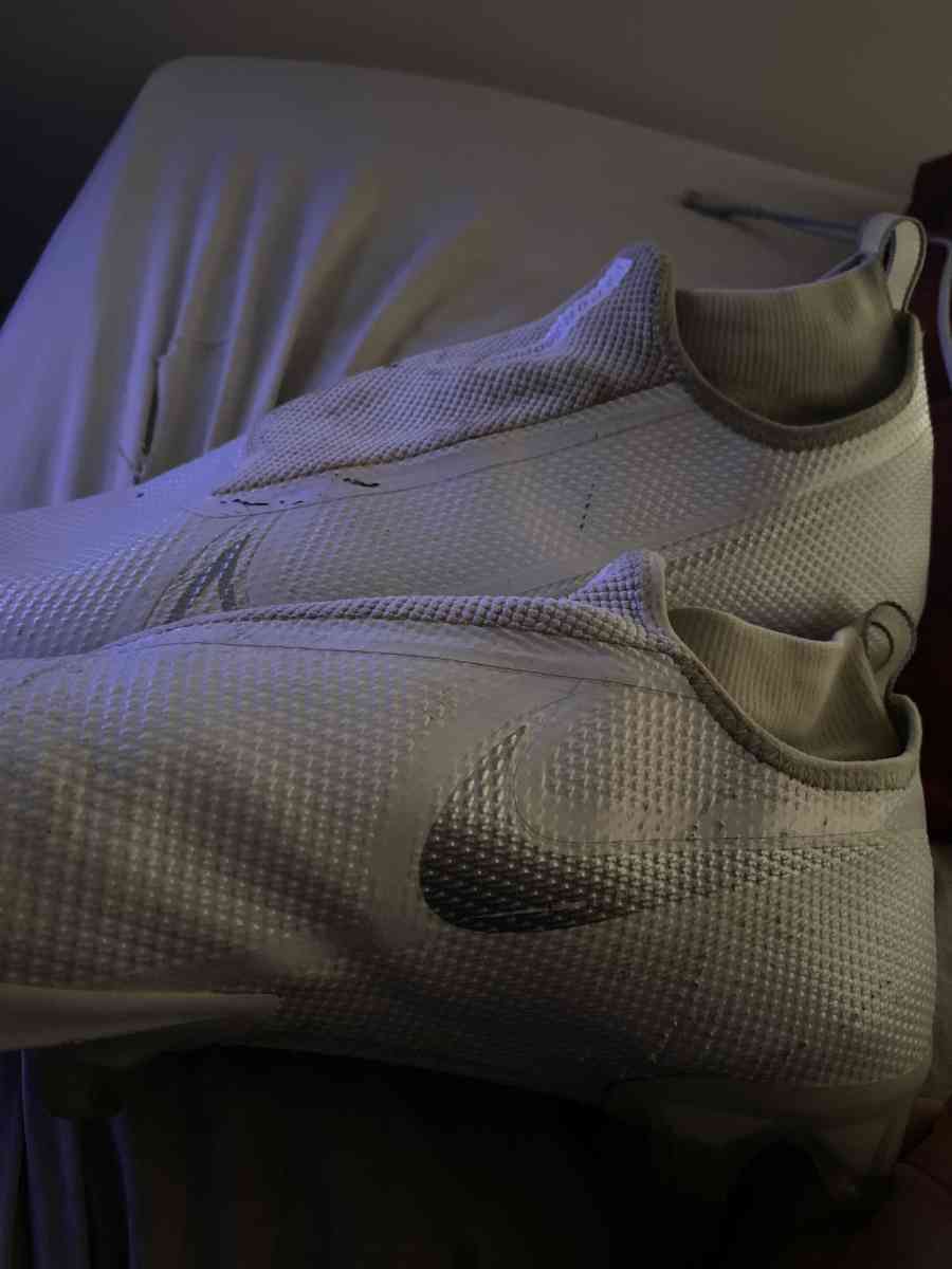 Im selling football cleats