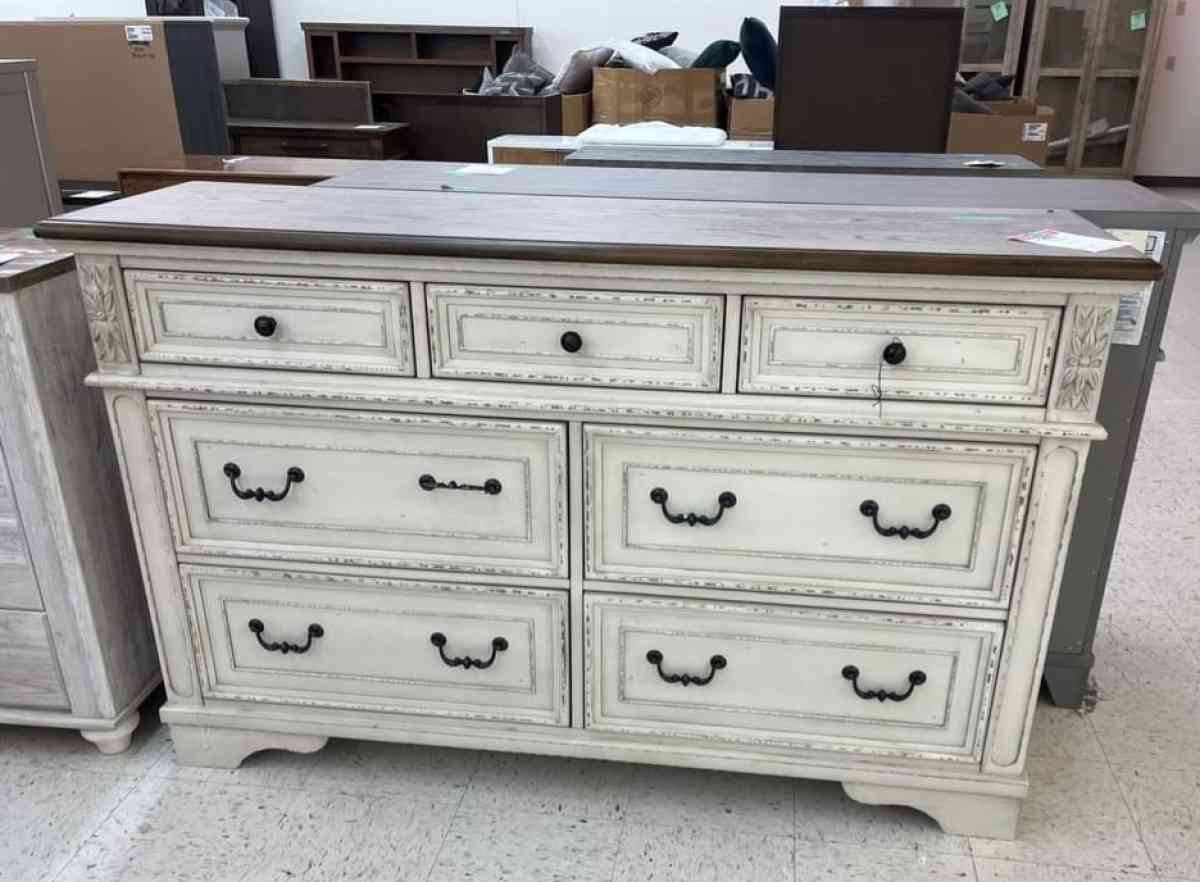 Realyn chipped White dresser