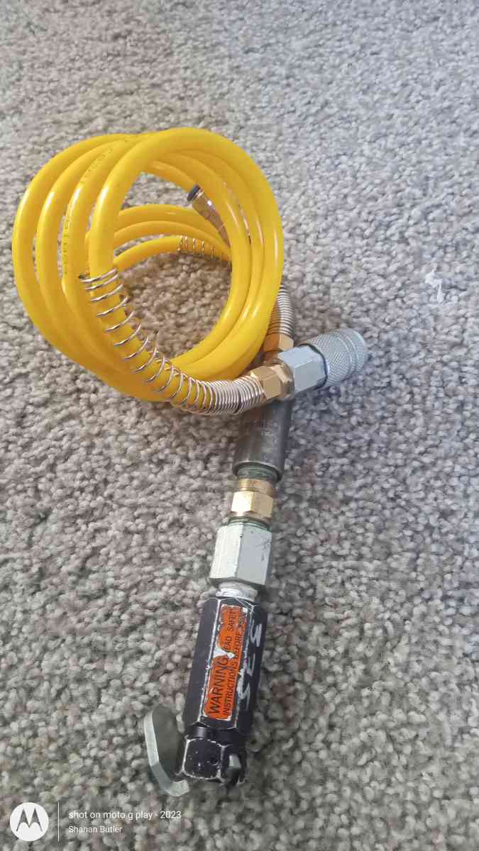 DeWalt  16 Gauge pneumatic staple gun and hose