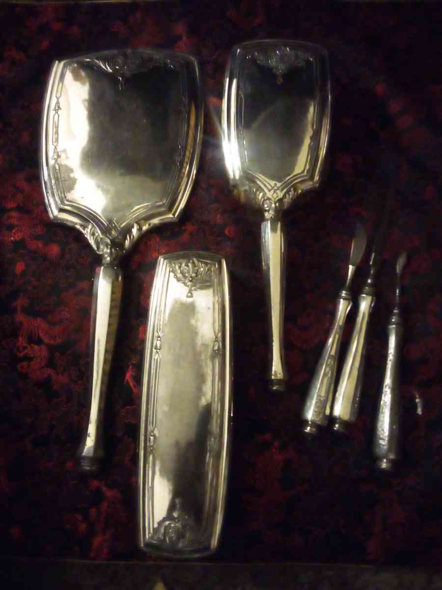 brush grooming set from the1910 or 1920