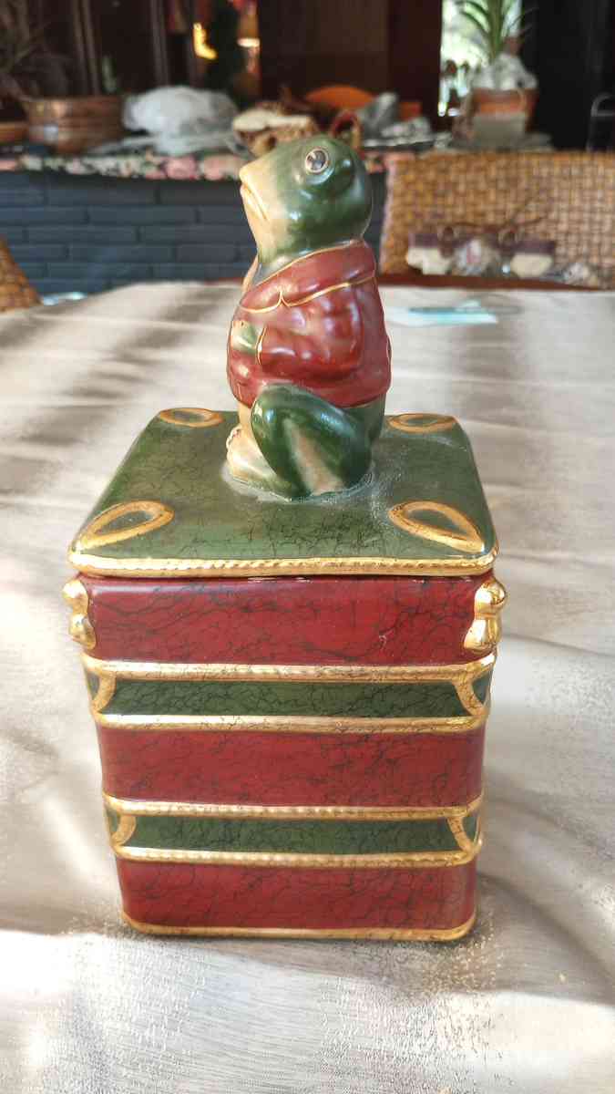 Ceramic Decorative Canister With Frog On top