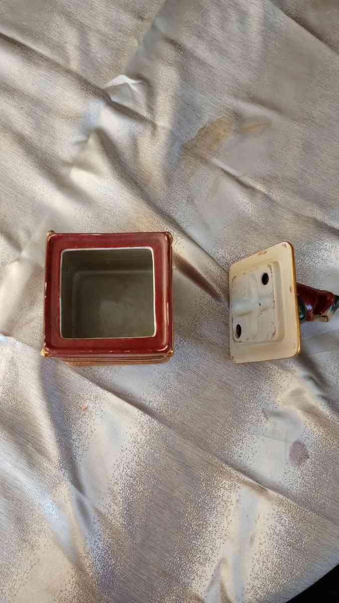 Ceramic Decorative Canister With Frog On top