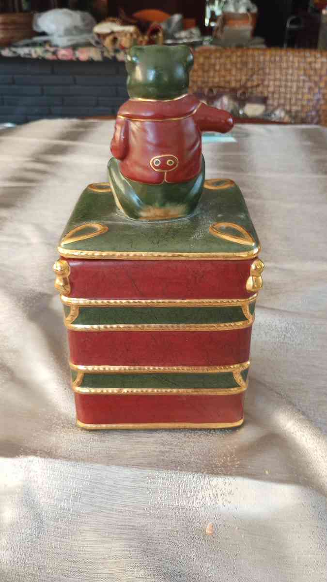 Ceramic Decorative Canister With Frog On top