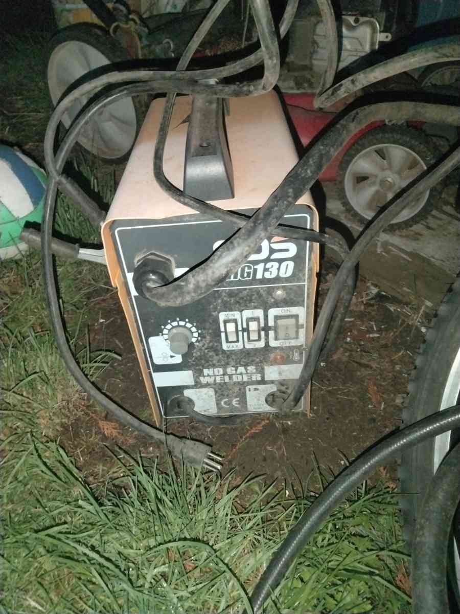 MIG 130 Welder Flux Core Wire Automatic Feed Welding Ma