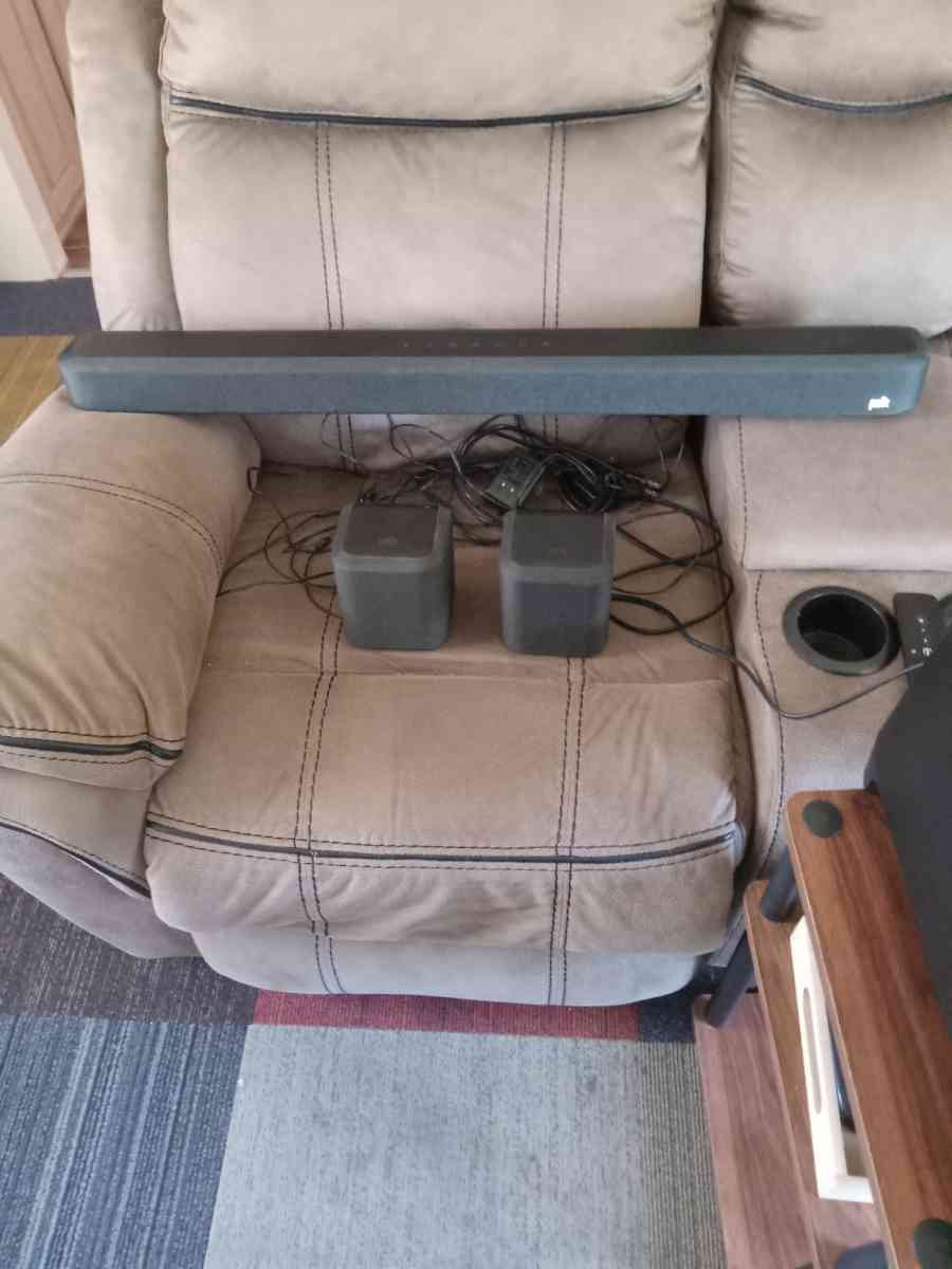 Polk 38 inch sound bar wireless sub woofer 2 back speakers