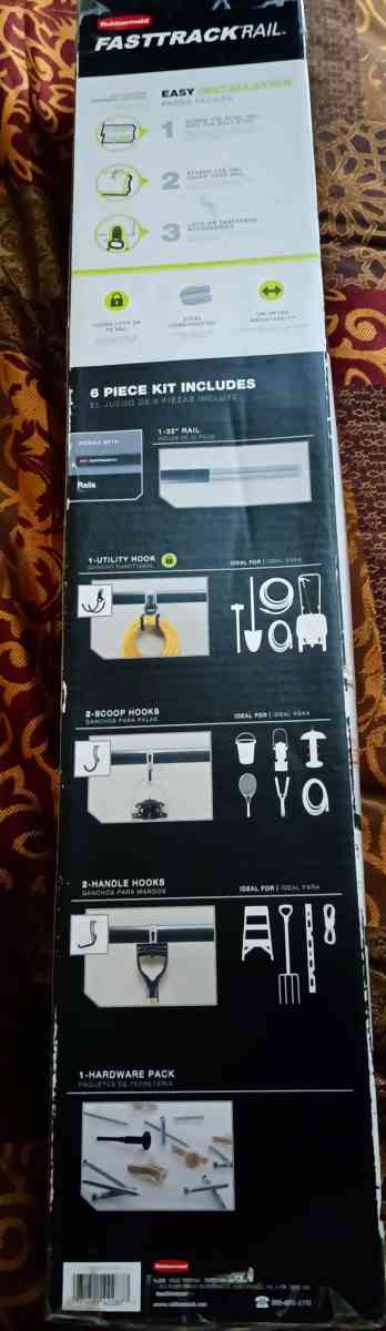 Rubbermaid FastTrack Rail with 5 Hooks