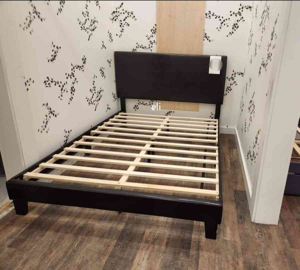 Black PU Leather Queen Upholstered Bed Frame Cama
