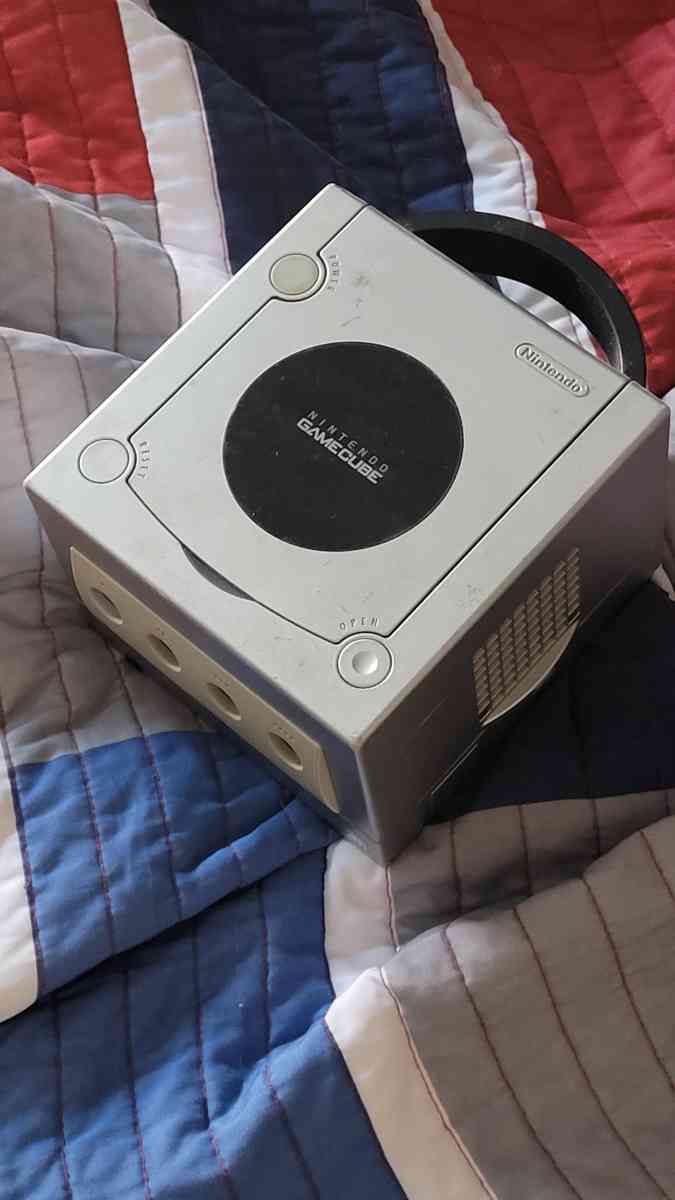Nintendo GameCube silver console